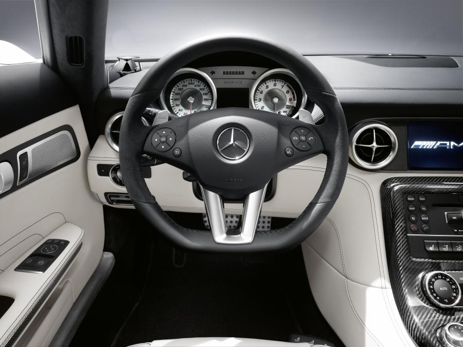  Mercedes-Benz SLS AMG Roadster 2011 года  (фото 58 из 183)